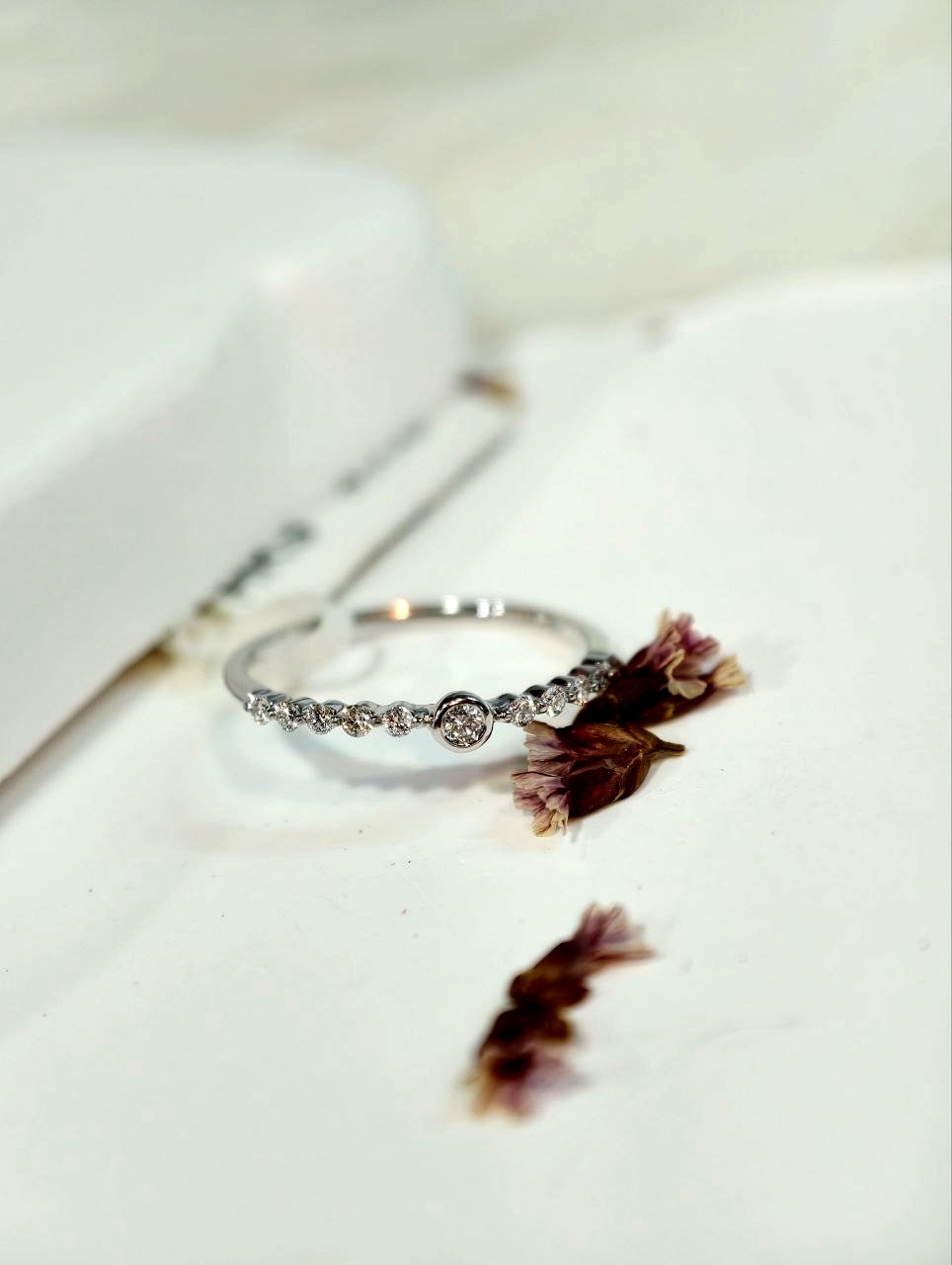 Deer Jewellery 晨露微光 18K白色金天然鑽石泡泡戒指 - 側面特寫