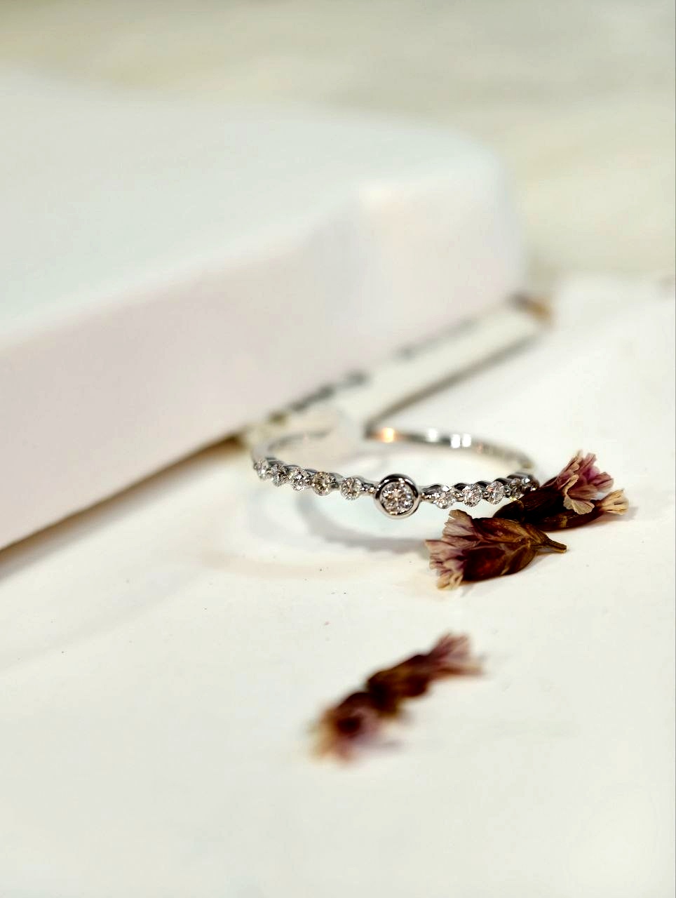 Deer Jewellery 晨露微光 18K白色金天然鑽石泡泡戒指 - 正面展示