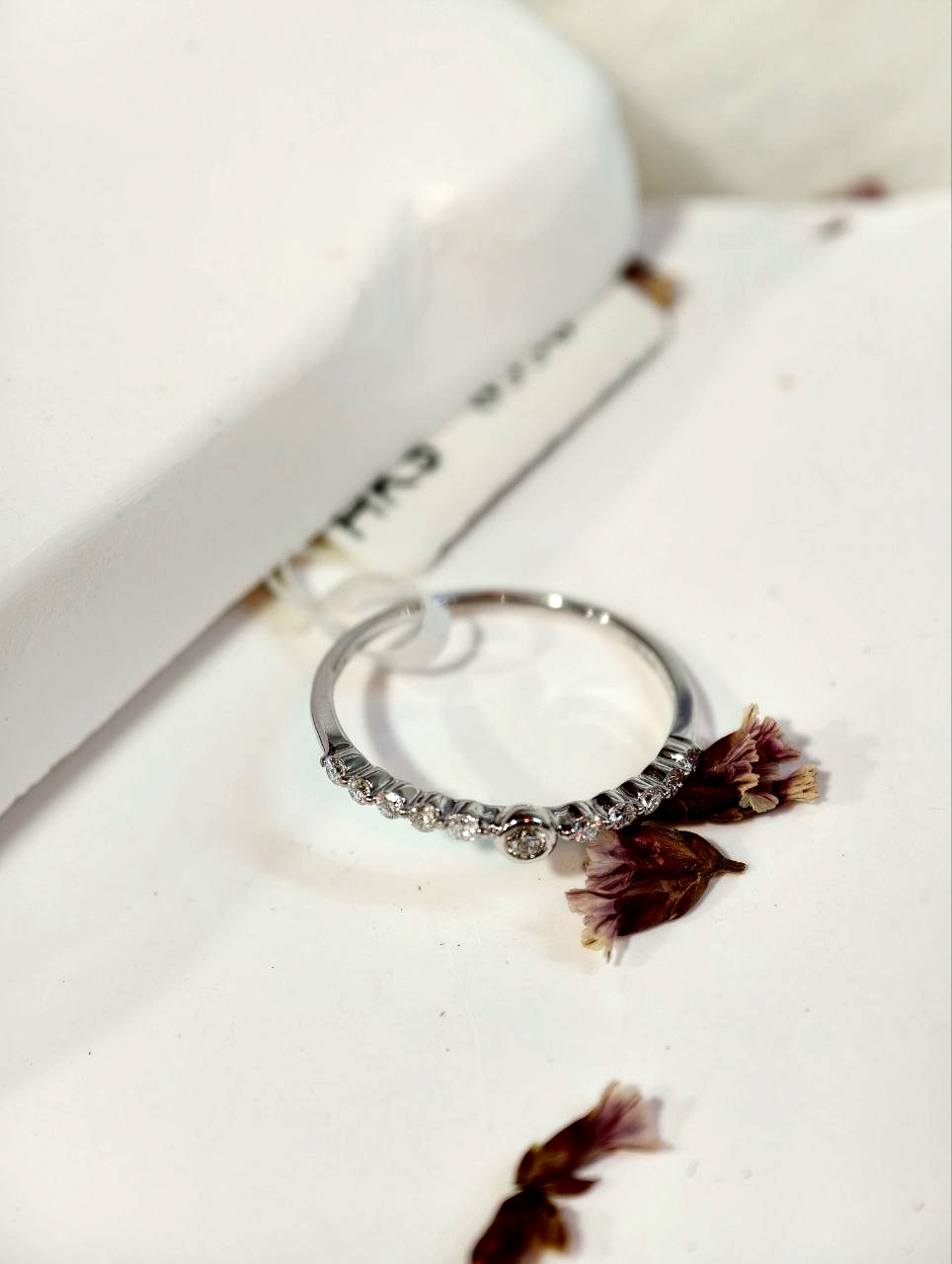 Deer Jewellery 晨露微光 18K白色金天然鑽石泡泡戒指 - 俯視角度