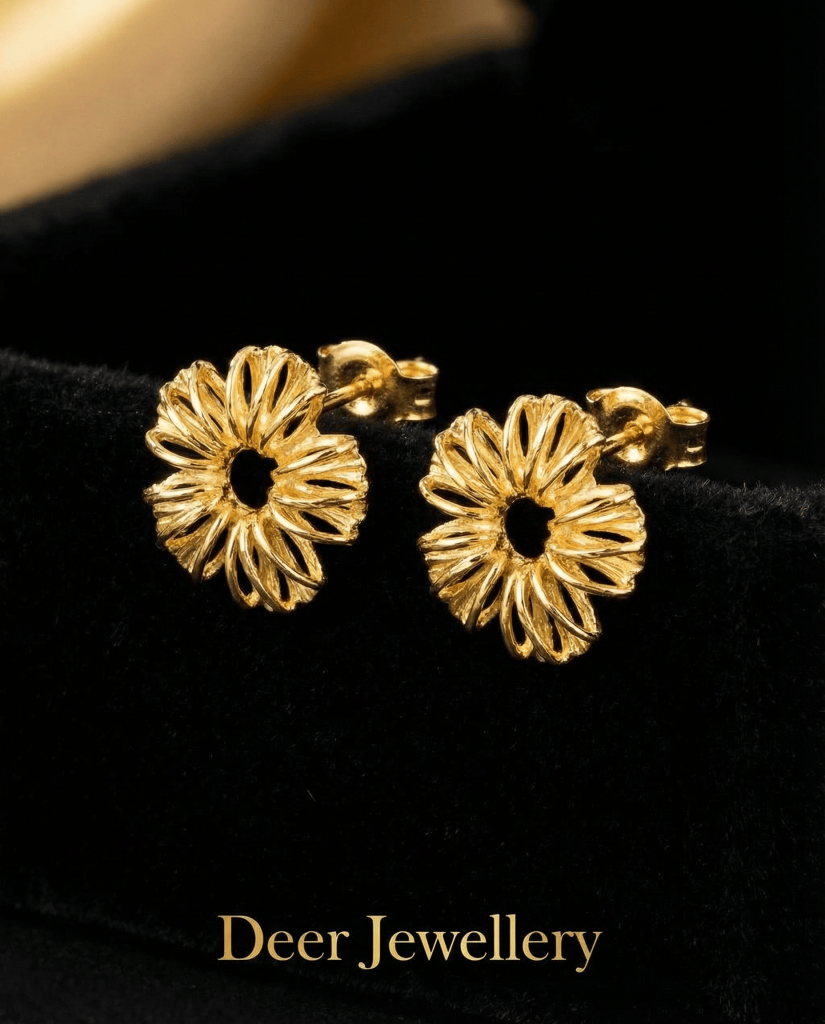 Deer Jewellery 18K黃金花形鏤空耳環 角度1