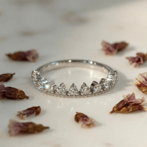 SDR-2301002 皇冠鑽石戒指 鑽石火花閃爍效果 - Deer Jewellery