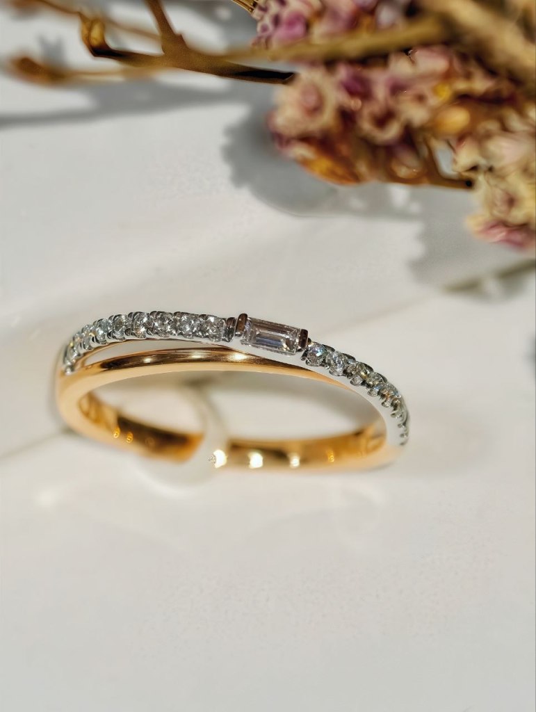 18K黃金天然鑽石雙環交織戒指側面全覽 - Deer Jewellery