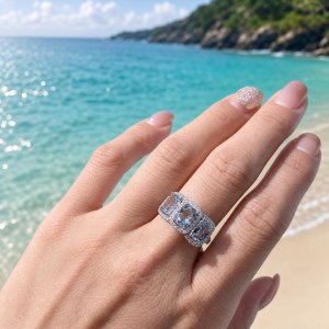 18K天然海藍寶鑽石戒指 三石款 18K Natural Aquamarine Diamond Three-Stone Ring 試戴圖 - Deer Jewellery 香港珠寶